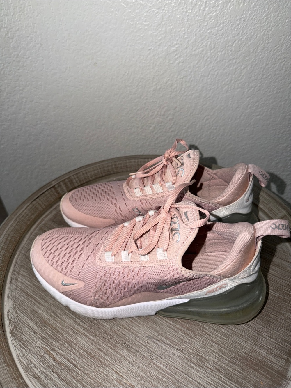 Nike Women’s Air Max 270 in size 9 - Picture 4 of 7